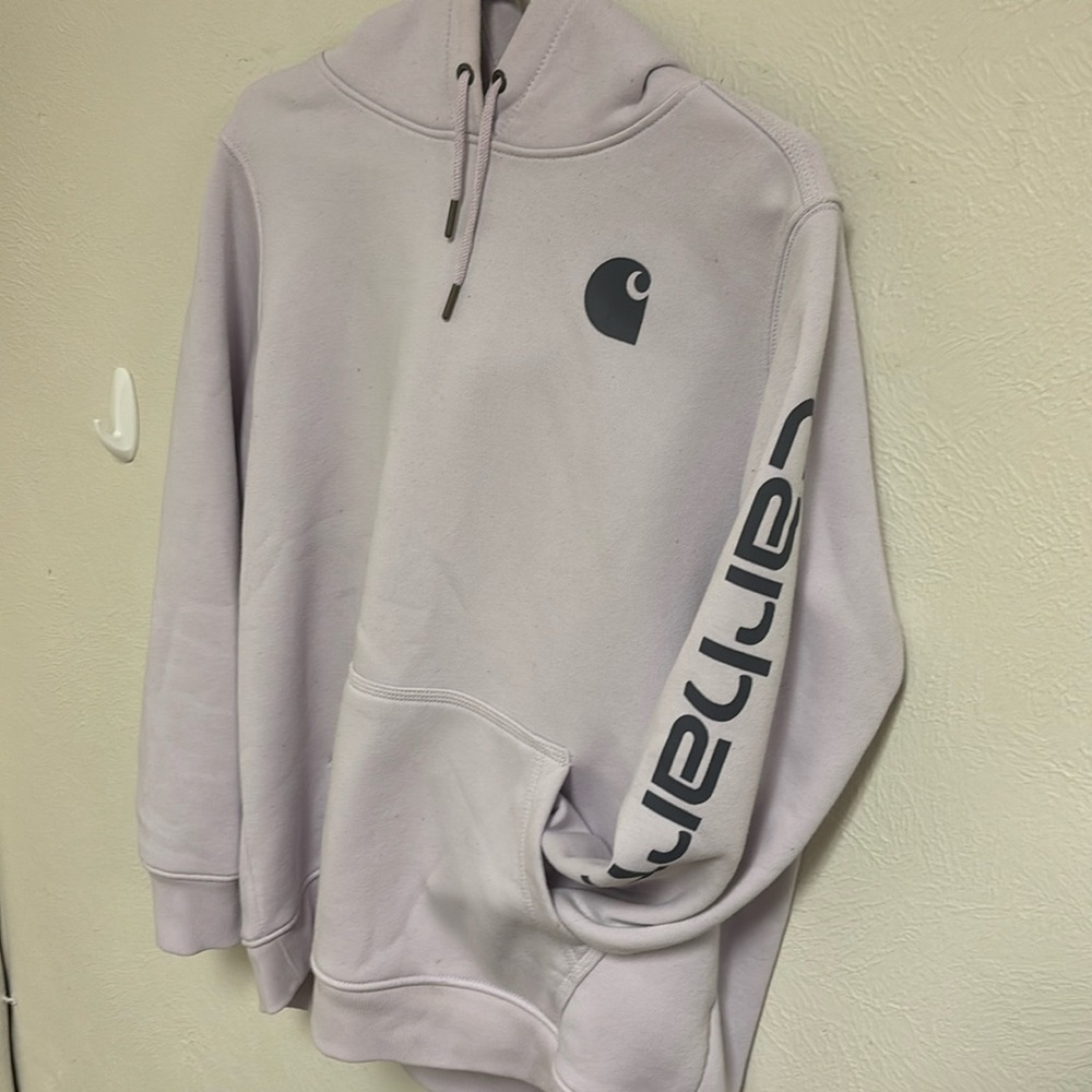 Woman’s carhartt sweatshirt